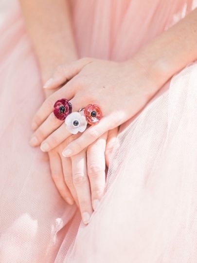 Bague ouverte branche de fleurs sale de pêcher éclose rose