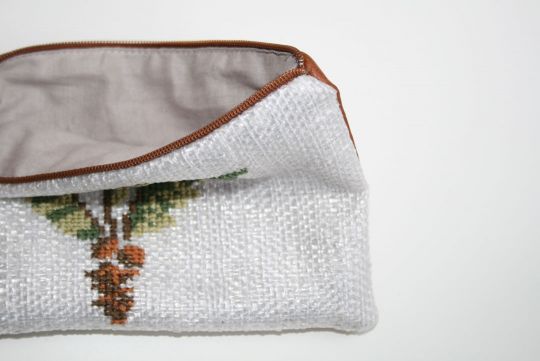 ArtisanArt Pochette textile tissée main upcycling plastique brodée