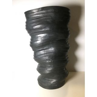 Vase-sculpture anneaux en porcelaine