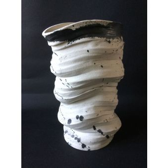 Vase-sculpture anneaux en grès